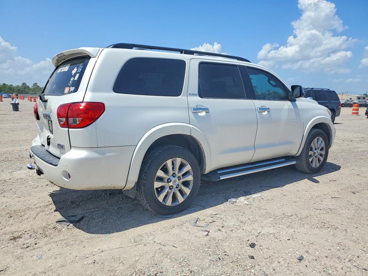 2017 Toyota Sequoia Platinum - Фото 3