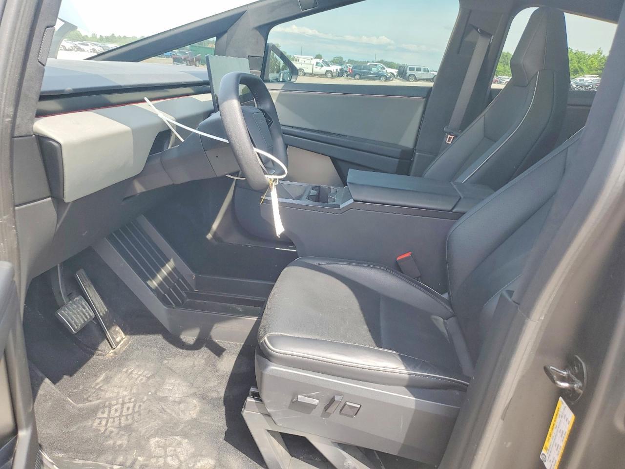 2025 Tesla Cybertruck - Image 7