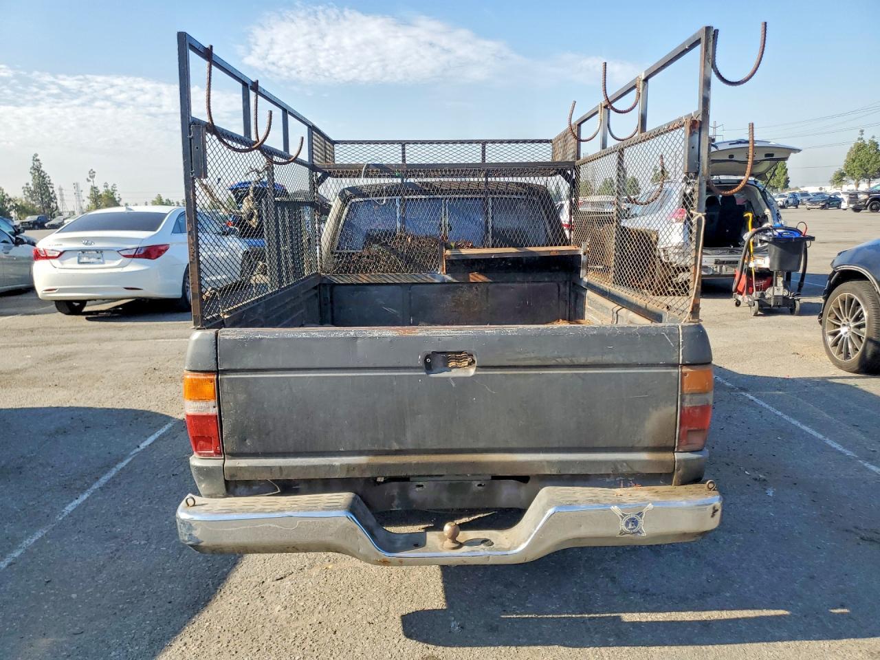 1988 Toyota Pickup Base - Image 6
