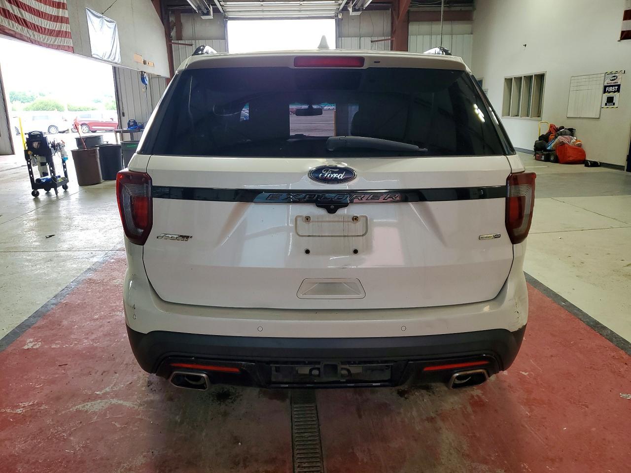 2017 Ford Explorer Sport - Image 6