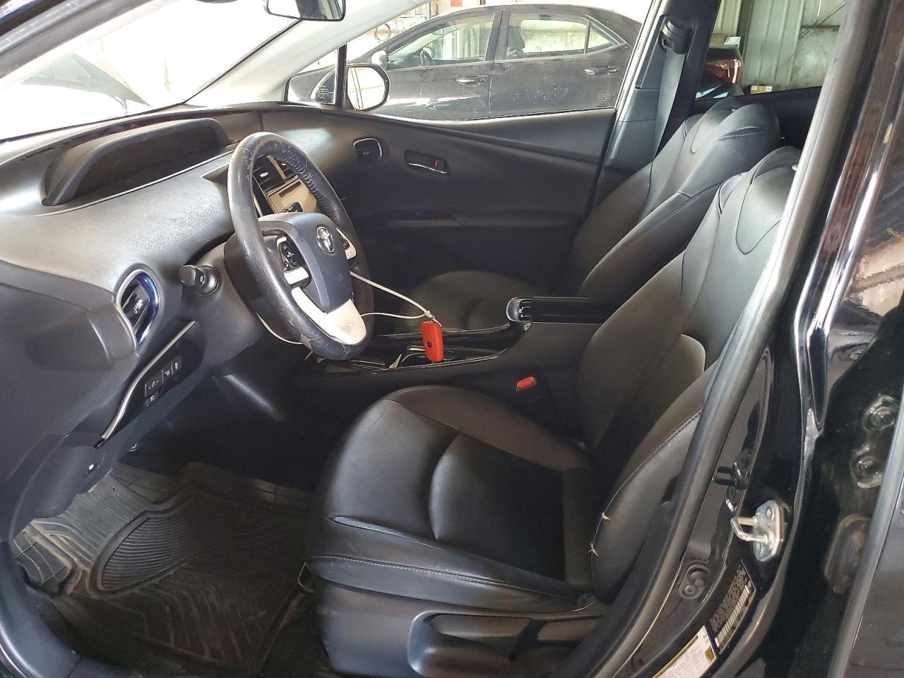 2017 Toyota Prius Three Touring - Image 7
