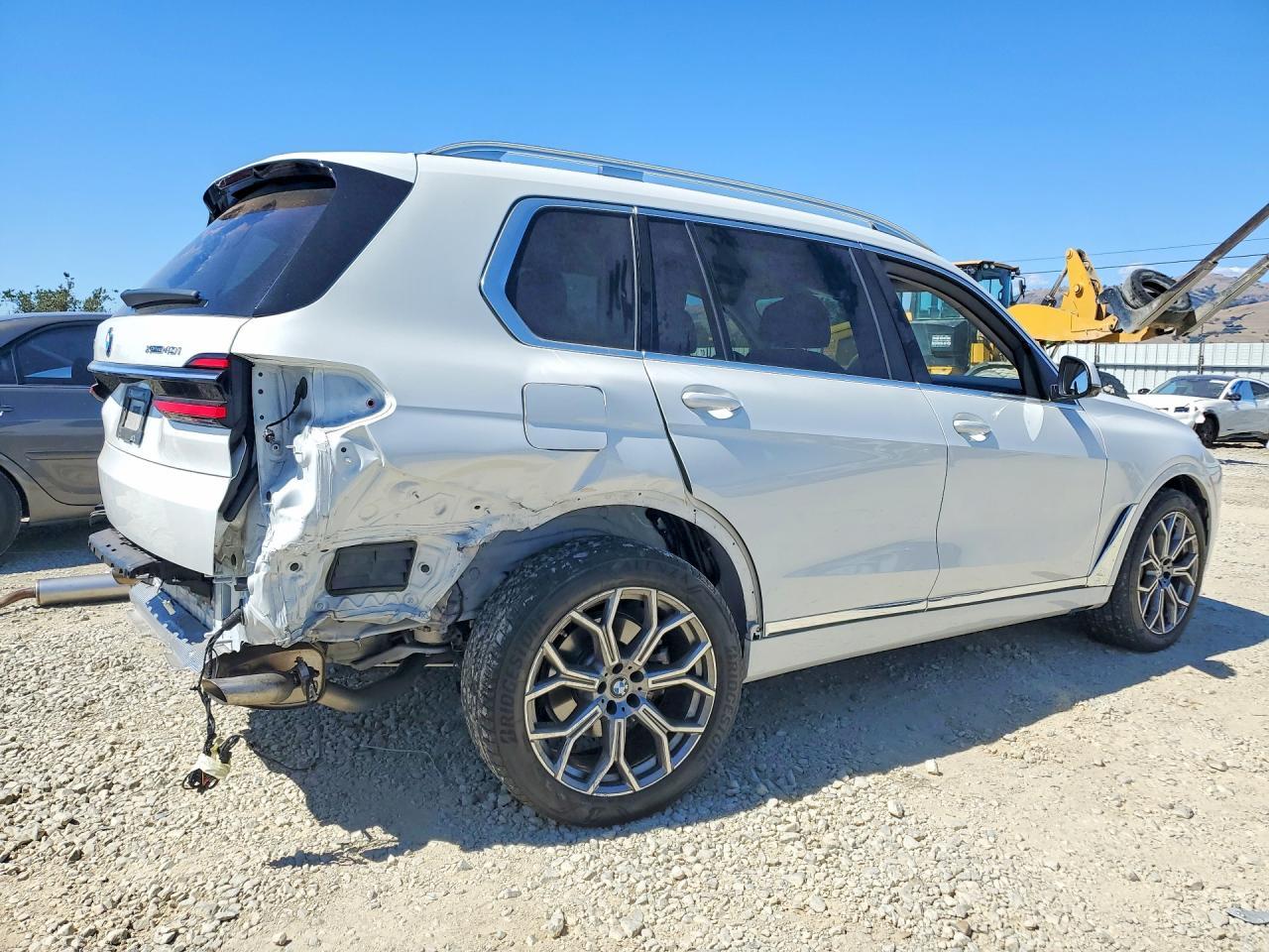2025 BMW X7 xDrive40I - Image 3