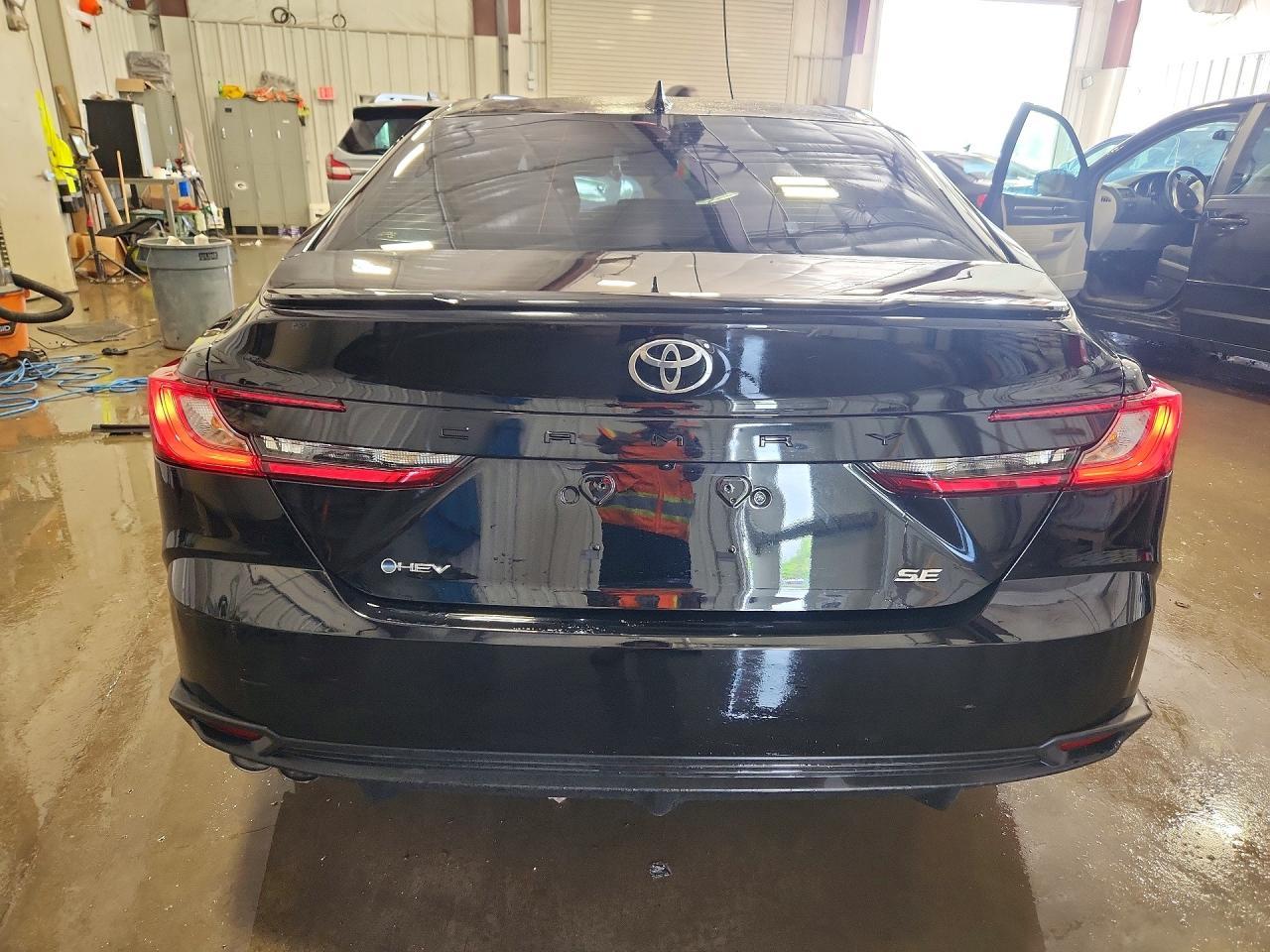 2025 Toyota Camry Se - Image 6