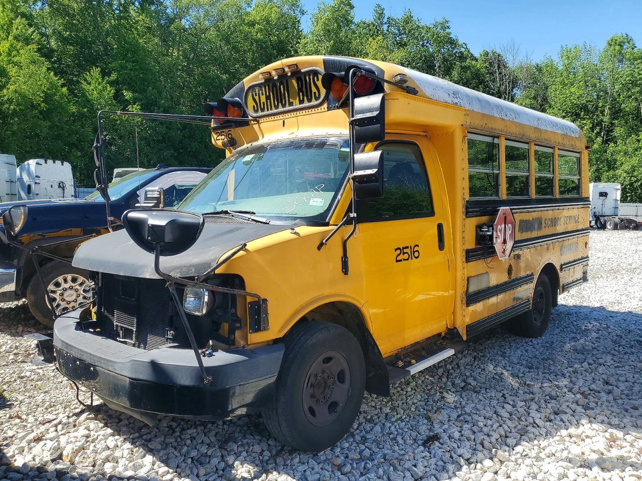2004 GMC Savana Cutaway G3500 - Фото 2