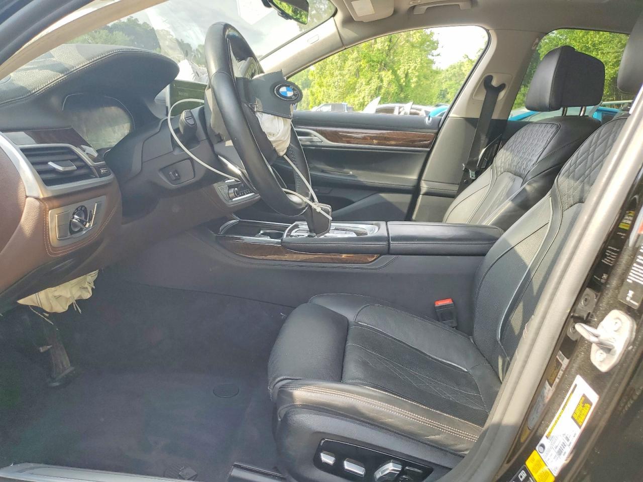 2022 BMW 750 Xi - Image 7