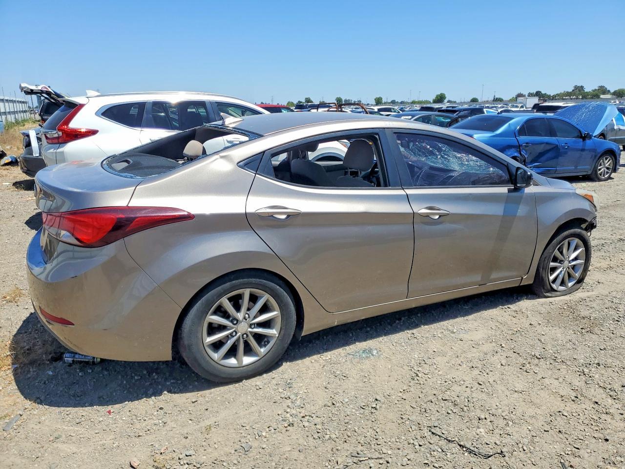 2016 Hyundai Elantra - Фото 3