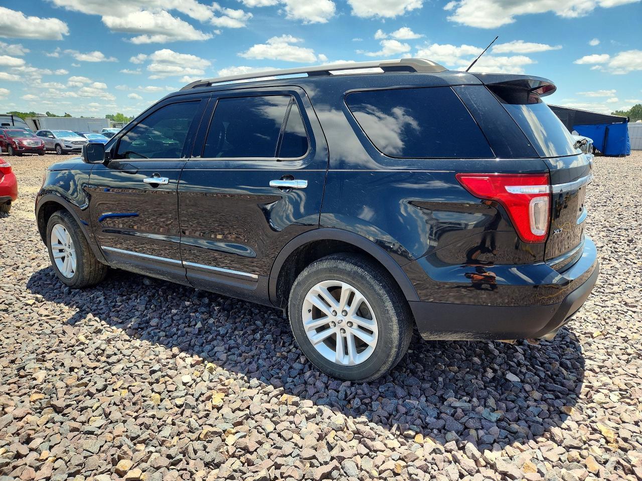 2015 Ford Explorer Xlt - Image 2