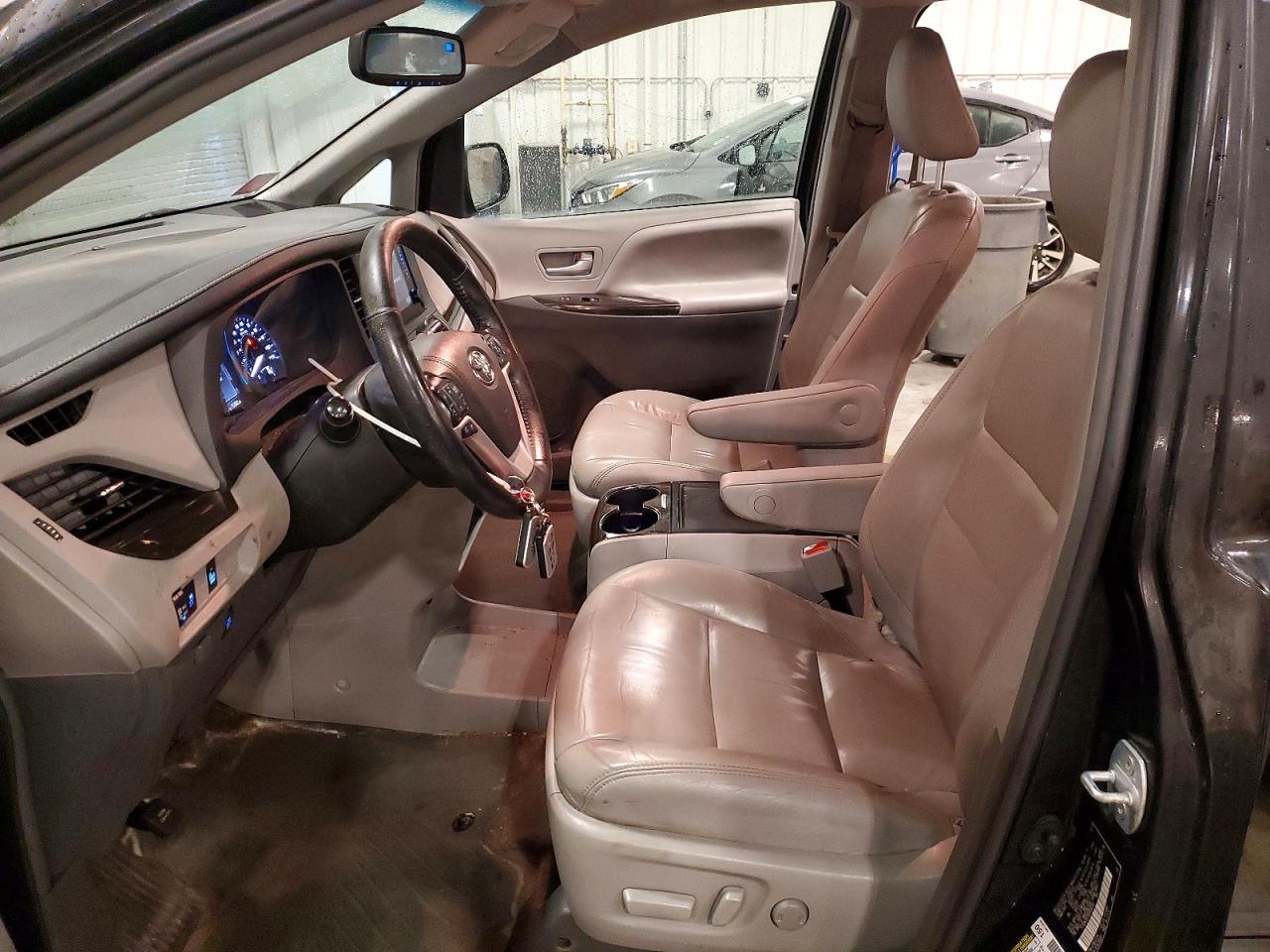 2016 Toyota Sienna Xle 7-Passenger - Фото 7