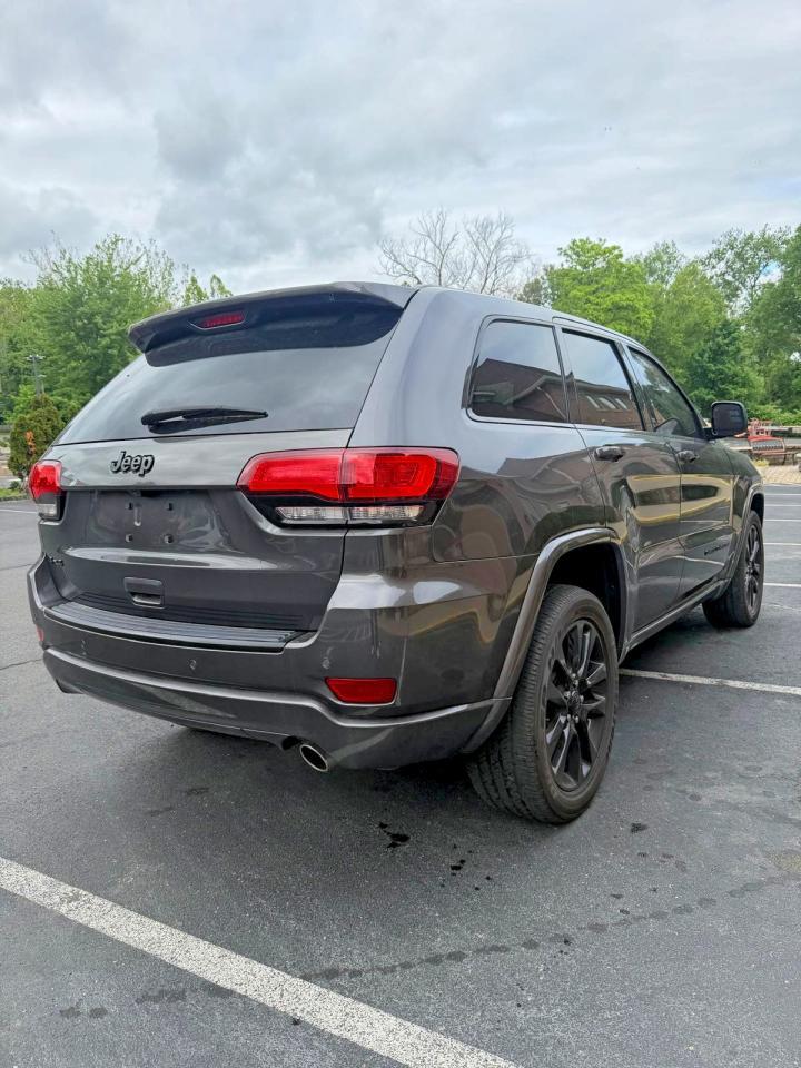 2018 Jeep Grand Cherokee Laredo - Image 3