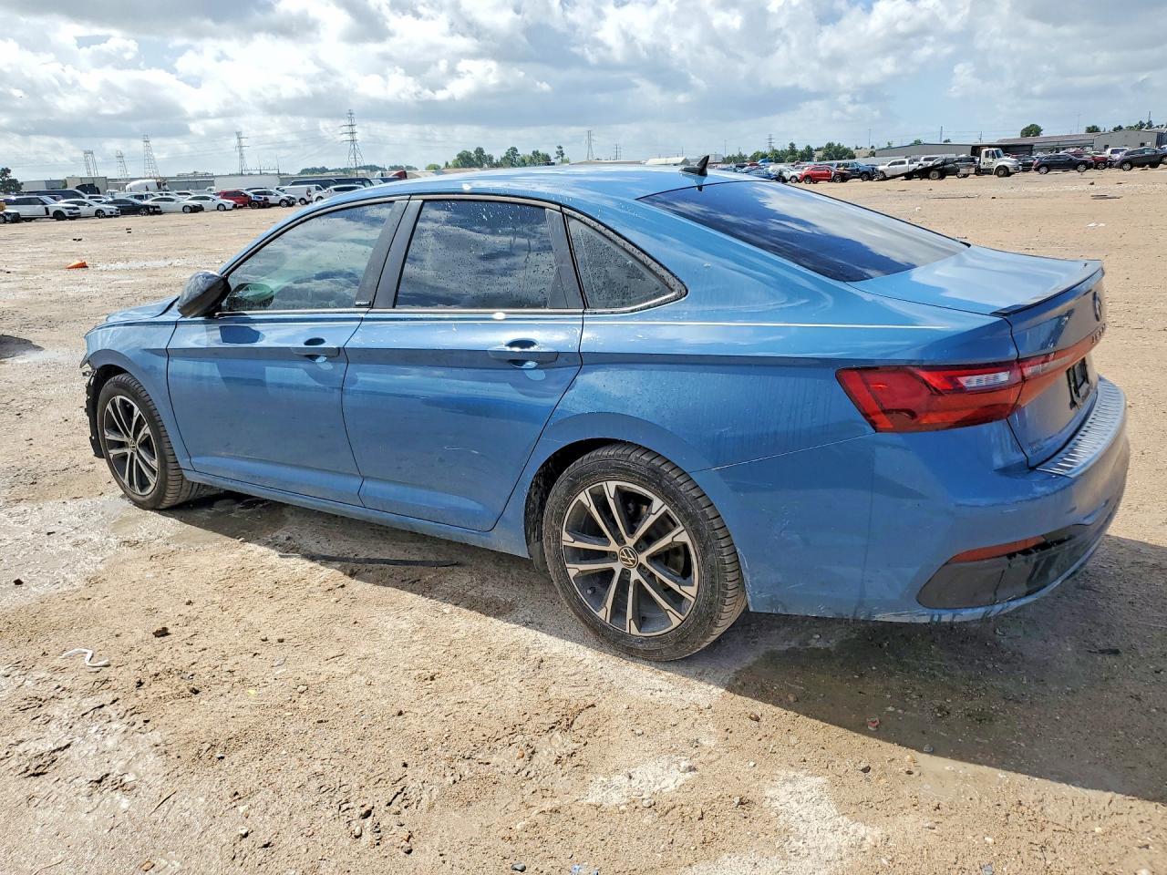 2025 Volkswagen Jetta Sport - Фото 2