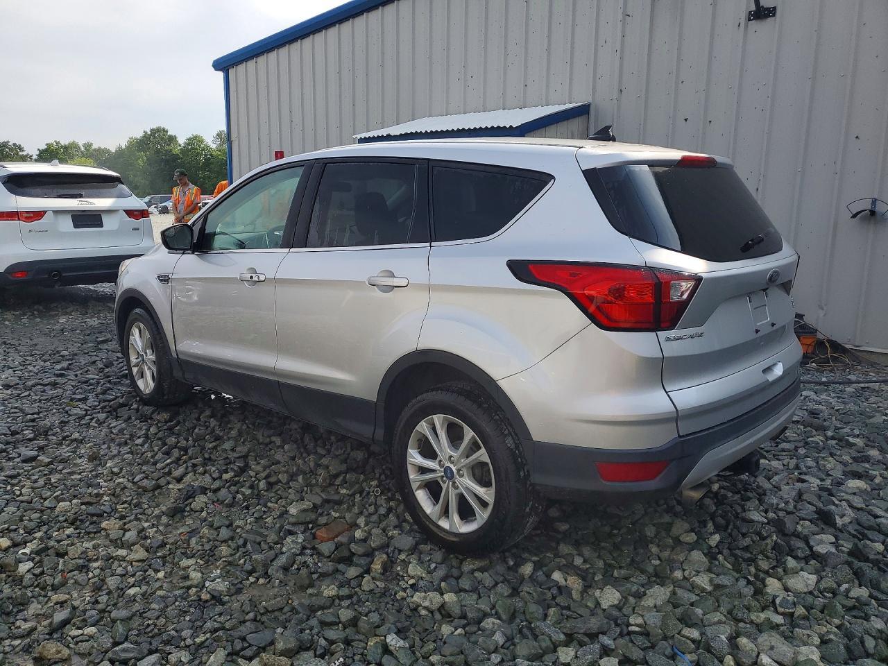 2019 Ford Escape Se - Фото 2