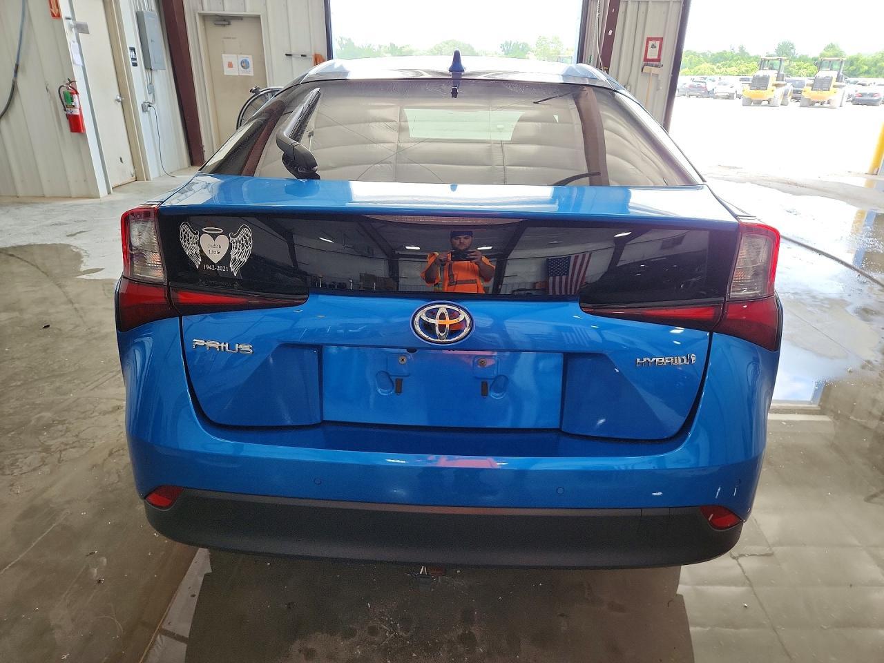 2022 Toyota Prius Le - Image 6