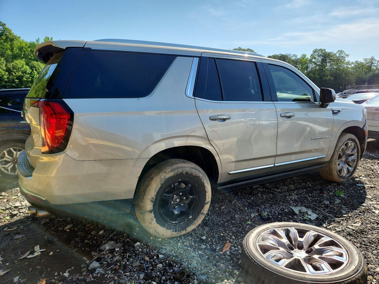 2021 GMC Yukon Denali - Image 3