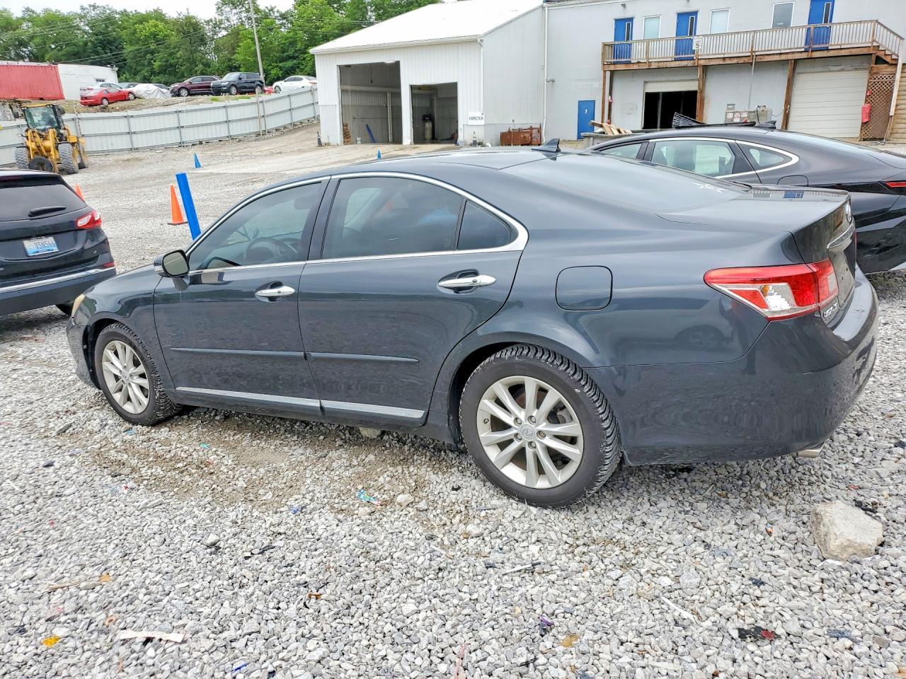 2010 Lexus Es 350 - Image 2