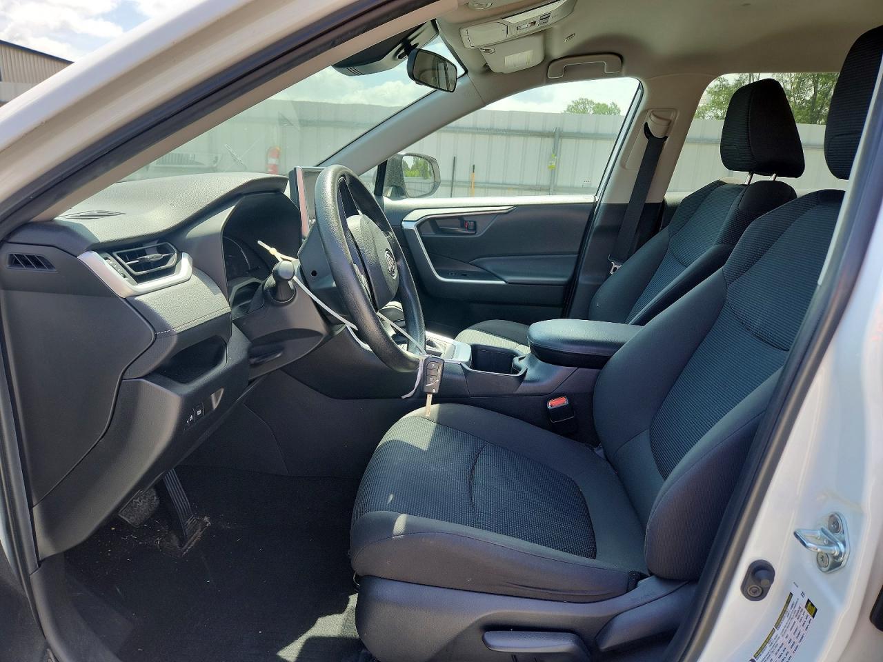 2023 Toyota Rav4 Le - Image 7