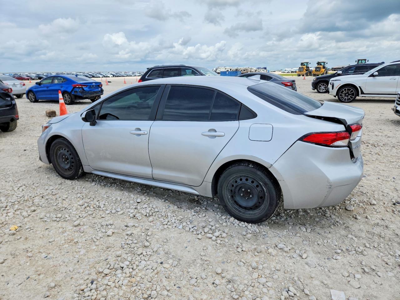 2021 Toyota Corolla Le - Фото 2