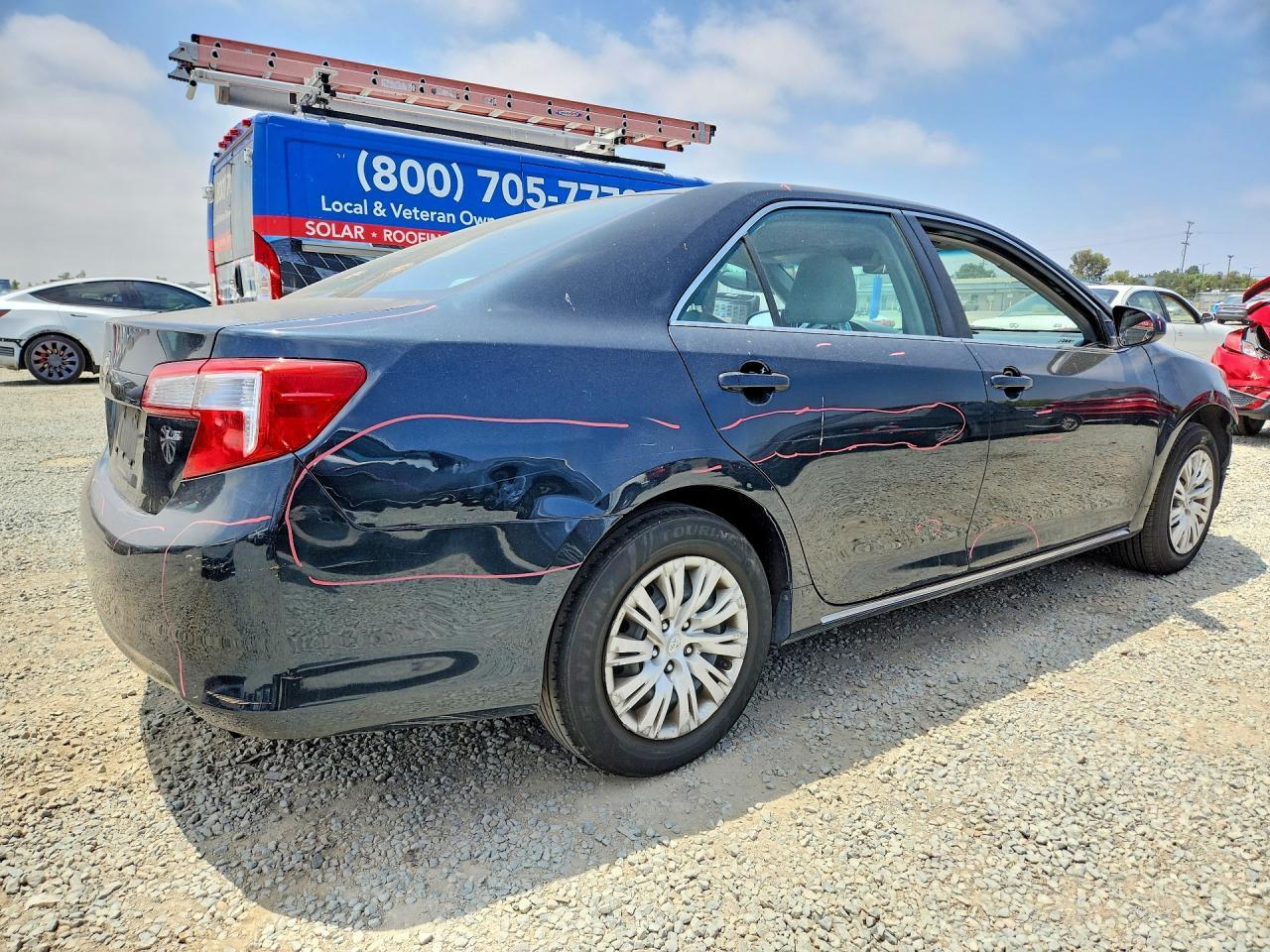 2014 Toyota Camry Le - Image 3
