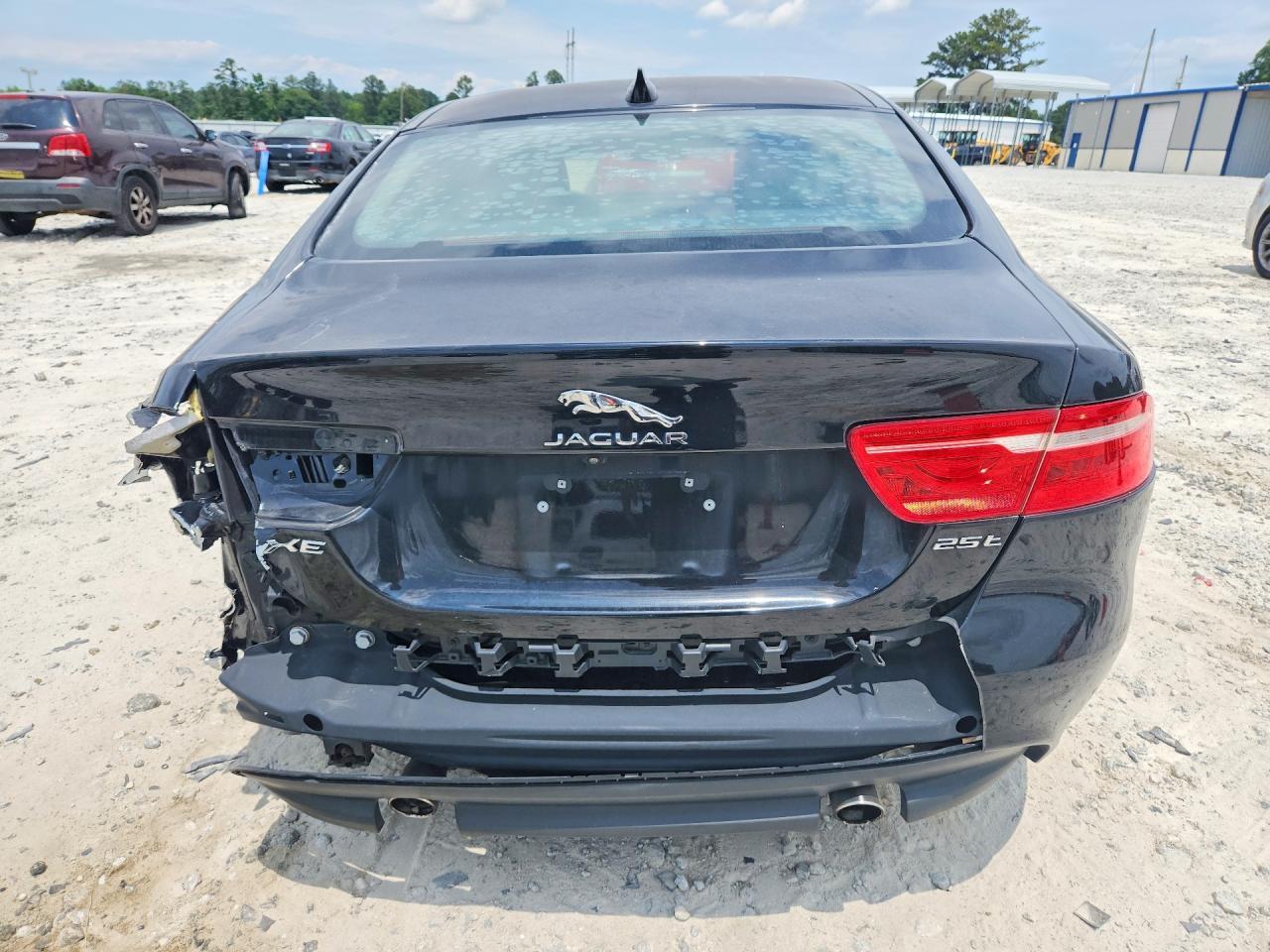 2018 Jaguar Xe Premium - Фото 6