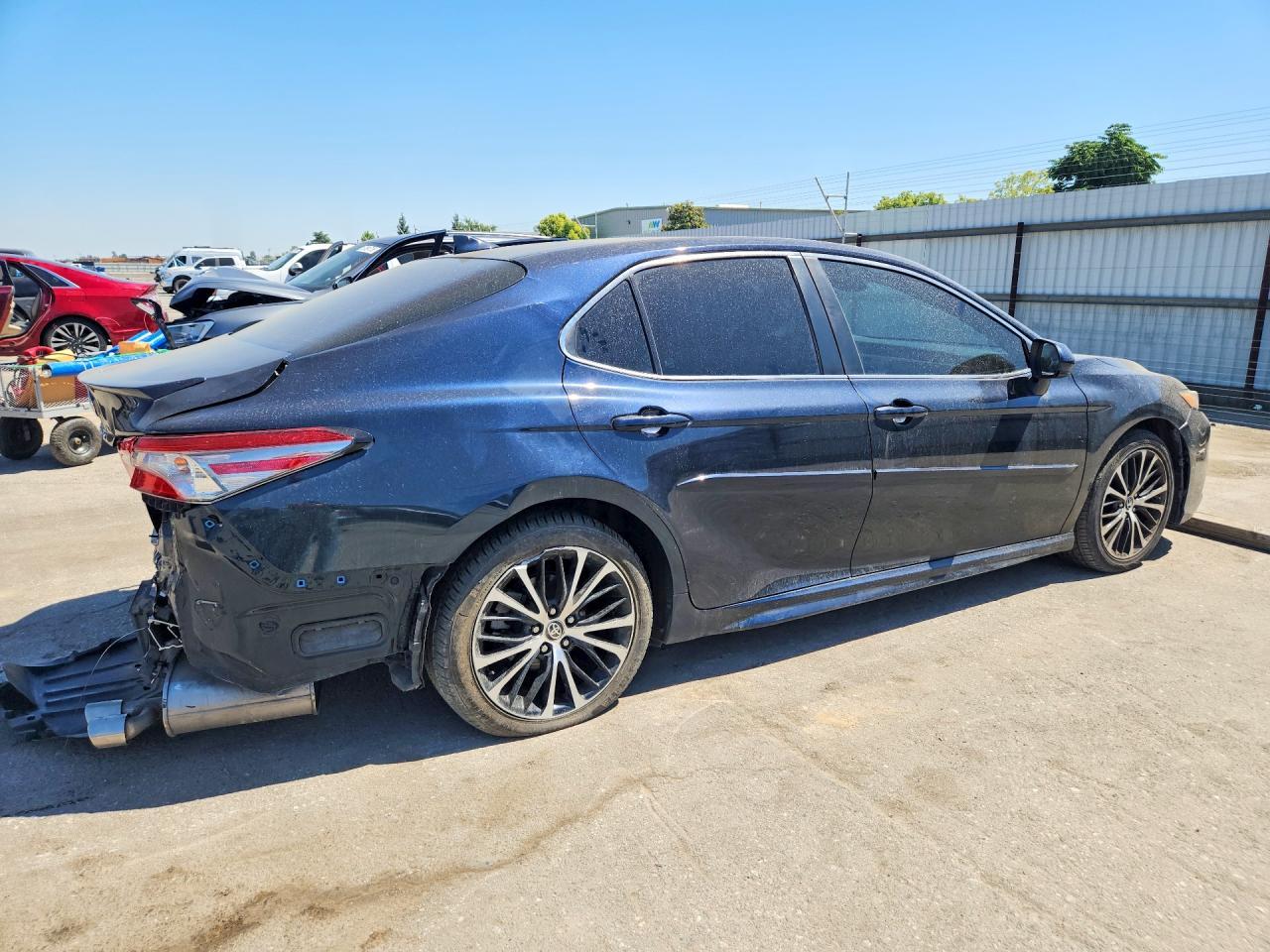 2019 Toyota Camry Se - Фото 3