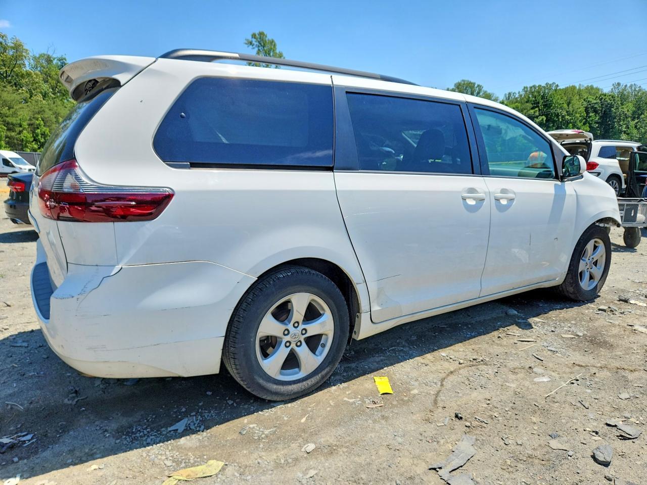 2017 Toyota Sienna Le - Фото 3