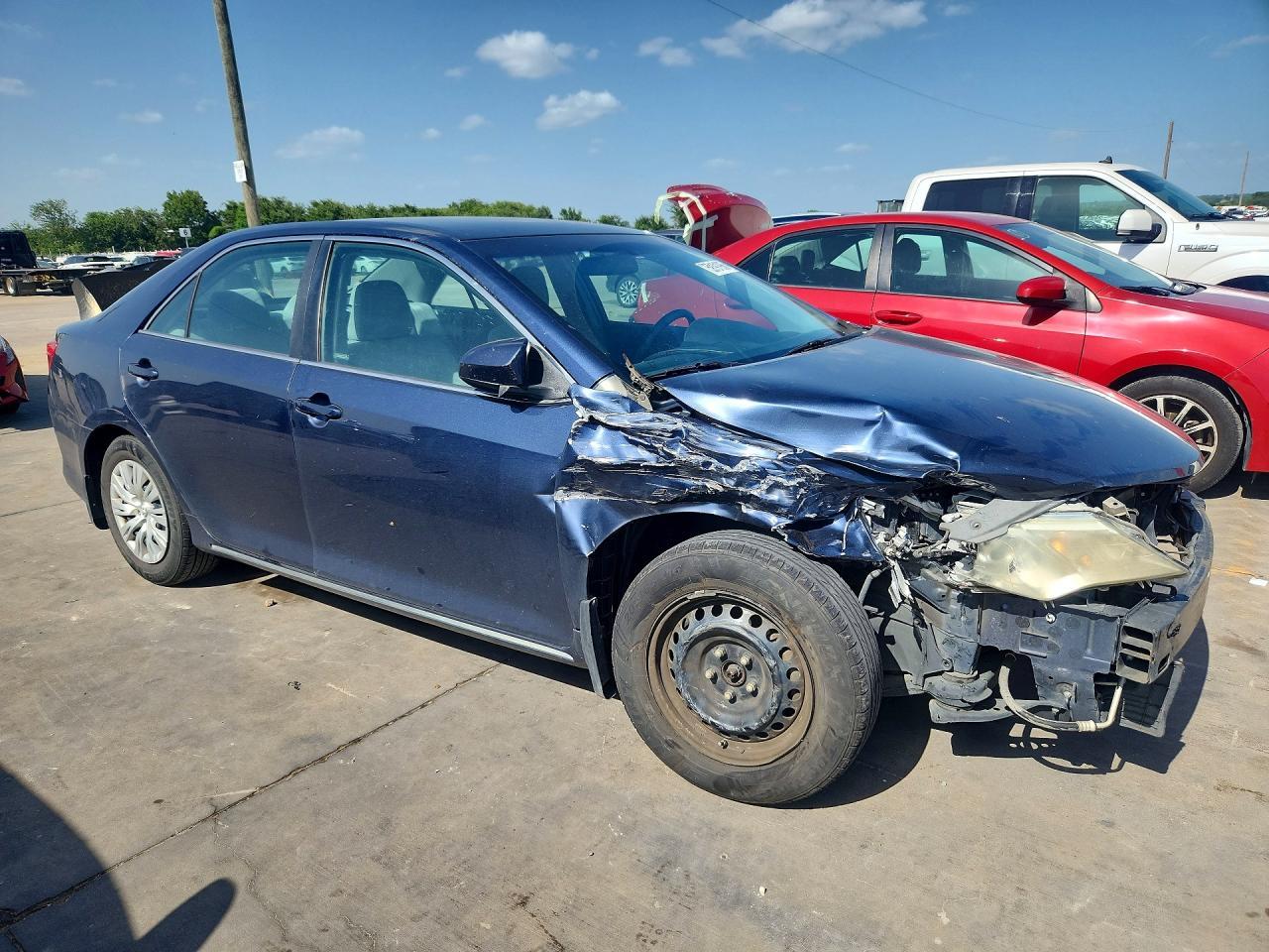 2014 Toyota Camry Le - Фото 4