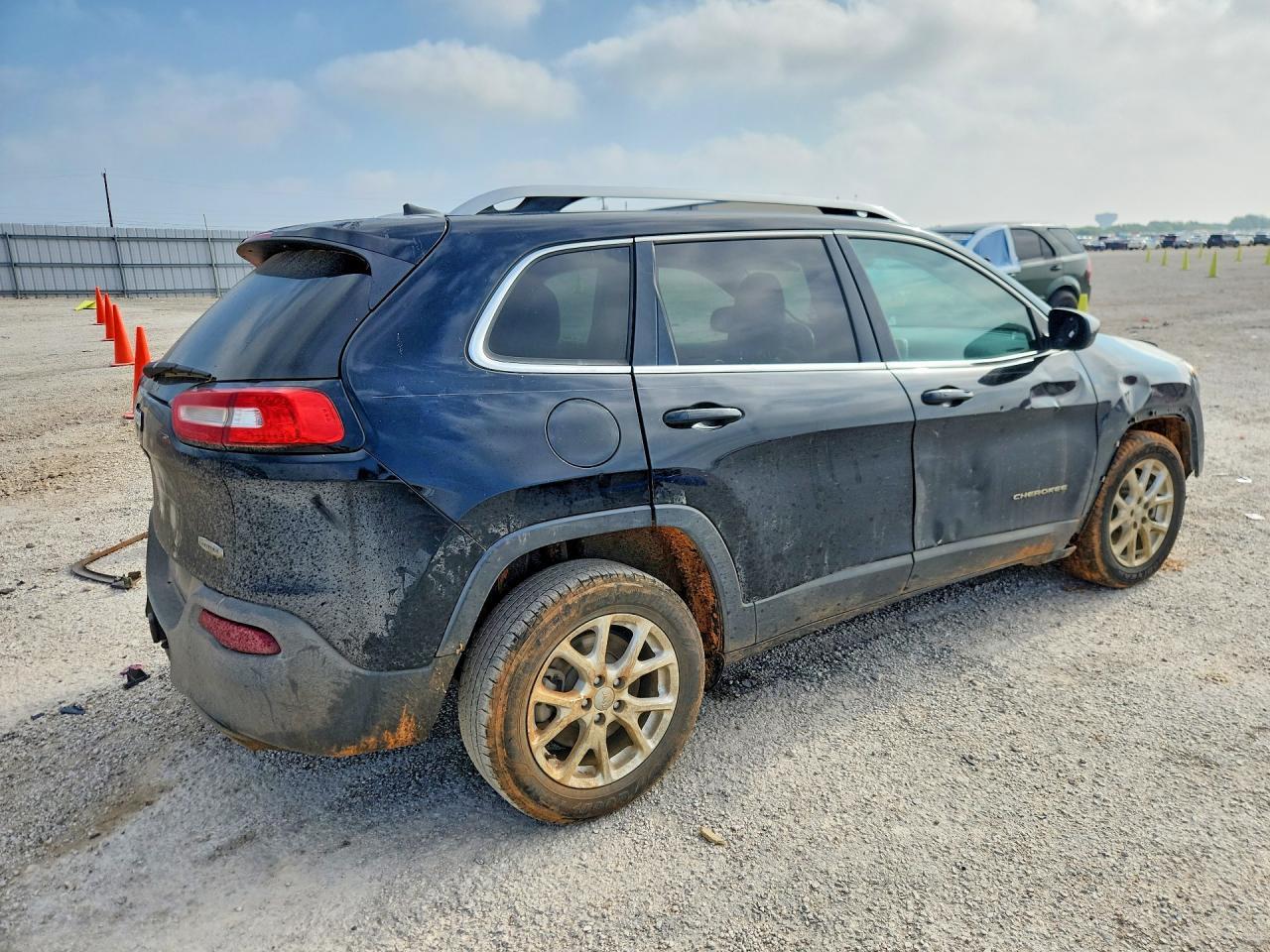 2018 Jeep Cherokee Latitude Plus - Image 3