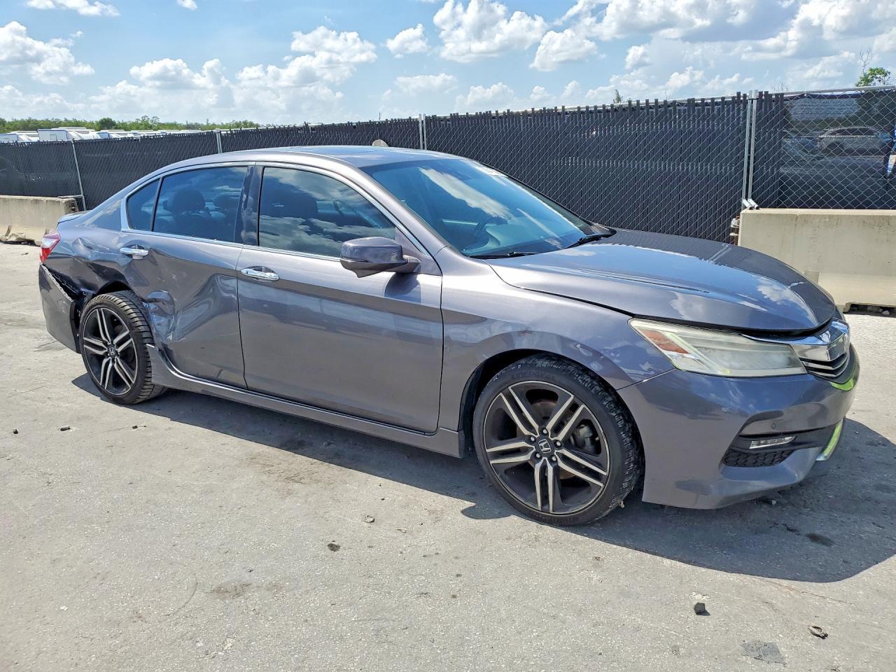 2016 Honda Accord Touring - Image 4