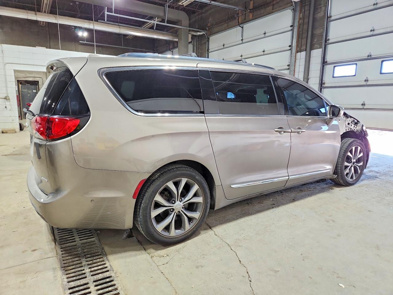 2017 Chrysler Pacifica Limited - Фото 3