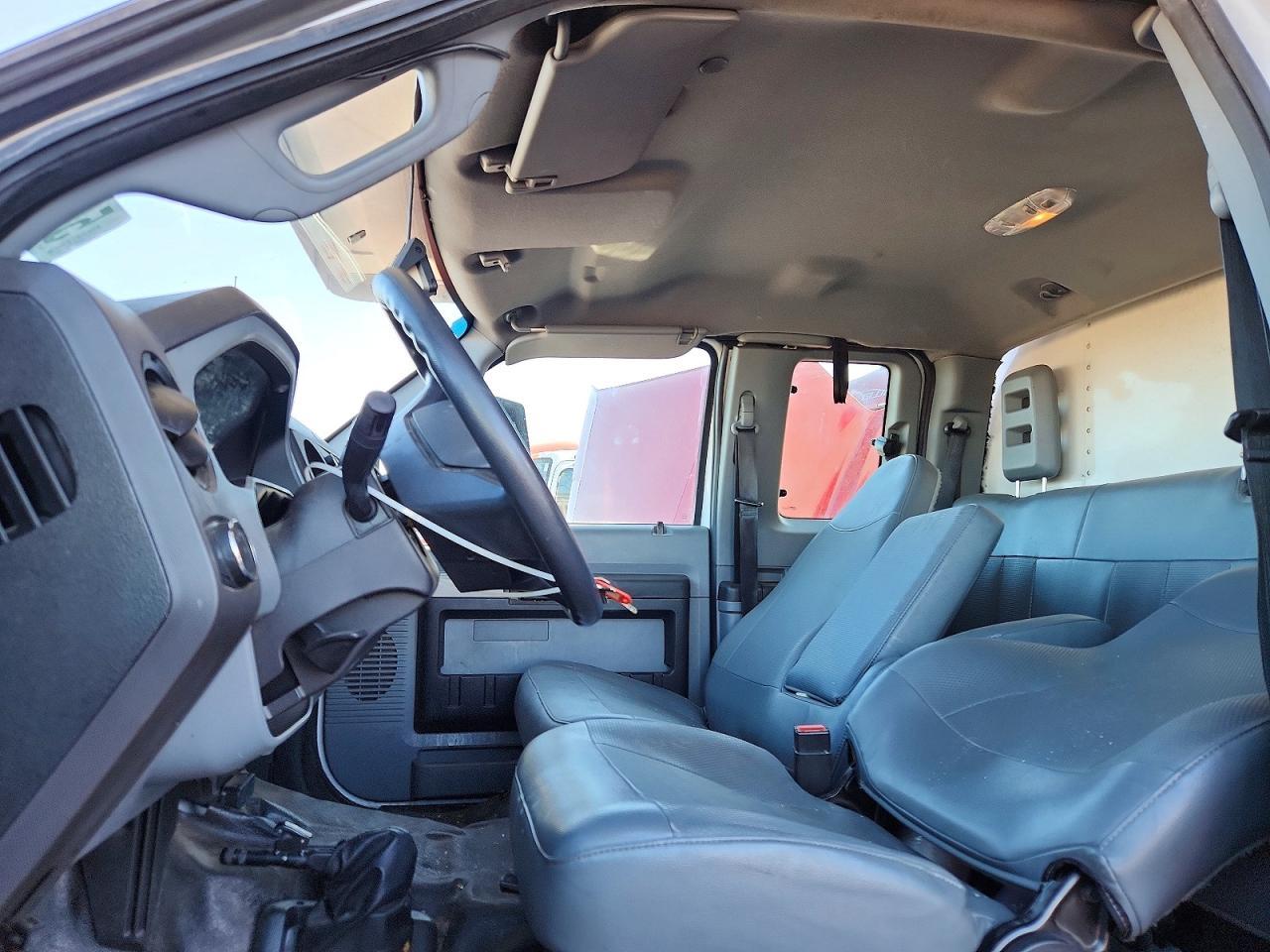 2022 Ford F650 Super - Box Truck - Фото 7
