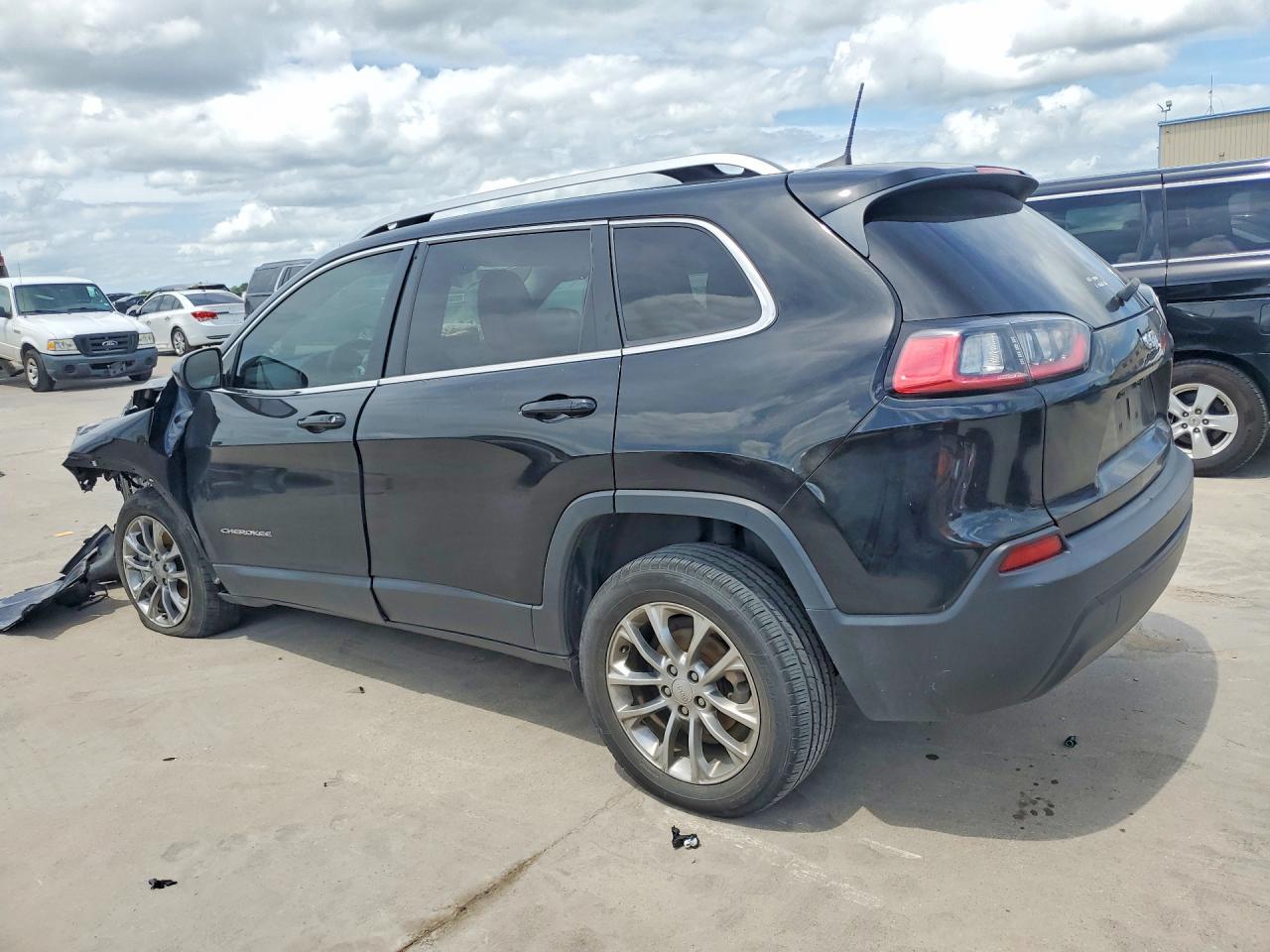 2019 Jeep Cherokee Latitude Plus - Image 2