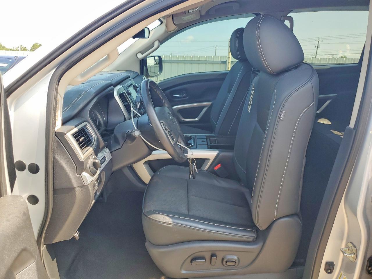2019 Nissan Titan Pro-4X - Фото 7