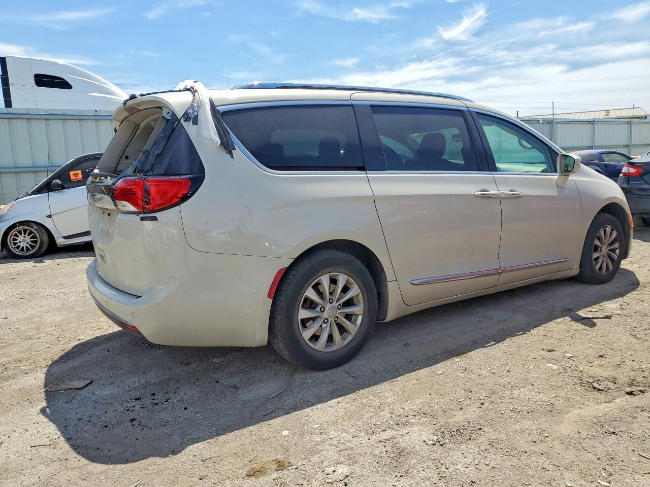 2019 Chrysler Pacifica Touring L - Фото 3