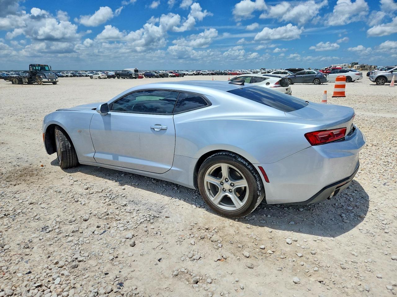 2017 Chevrolet Camaro Lt - Image 2