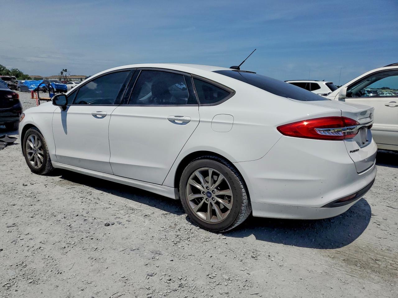 2017 Ford Fusion Se - Фото 2