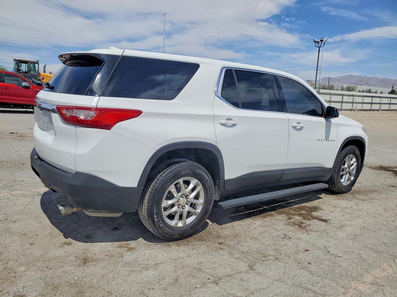 2021 Chevrolet Traverse Ls - Image 3
