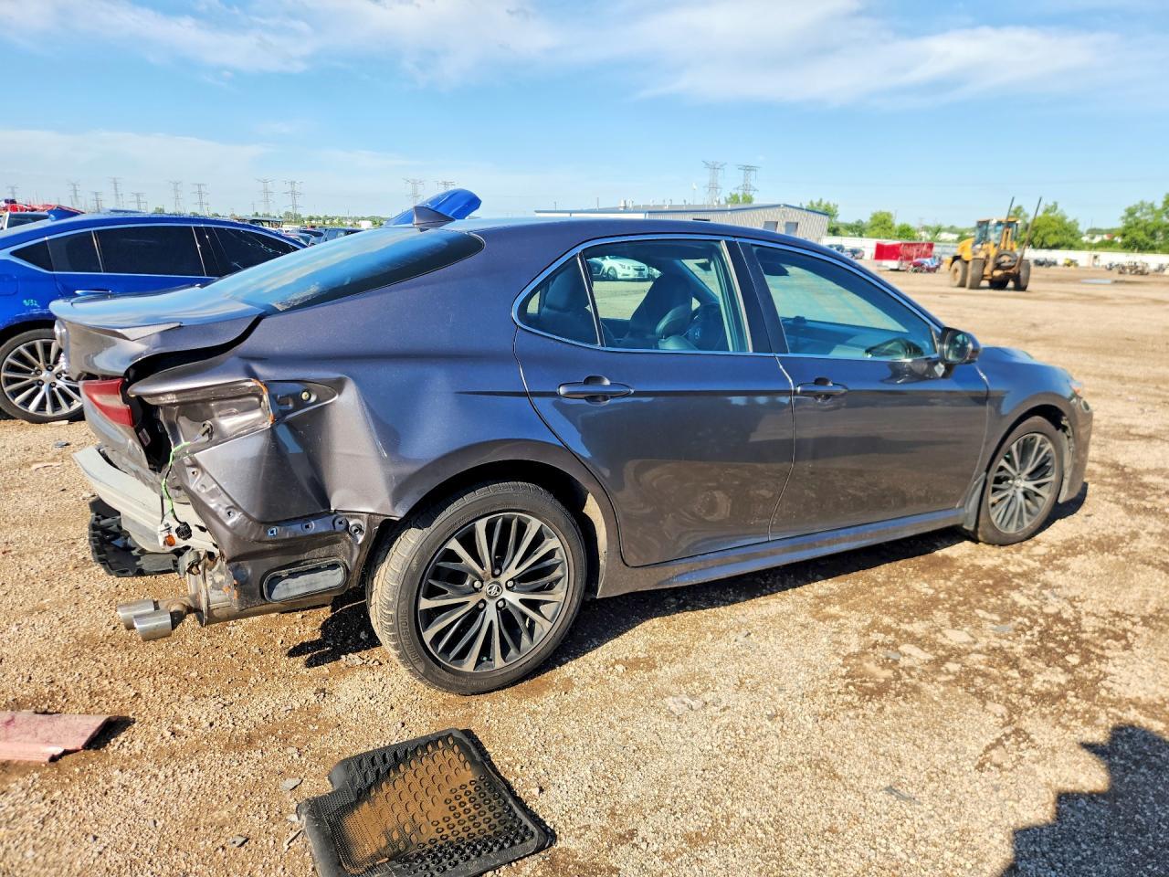 2019 Toyota Camry Se - Image 3