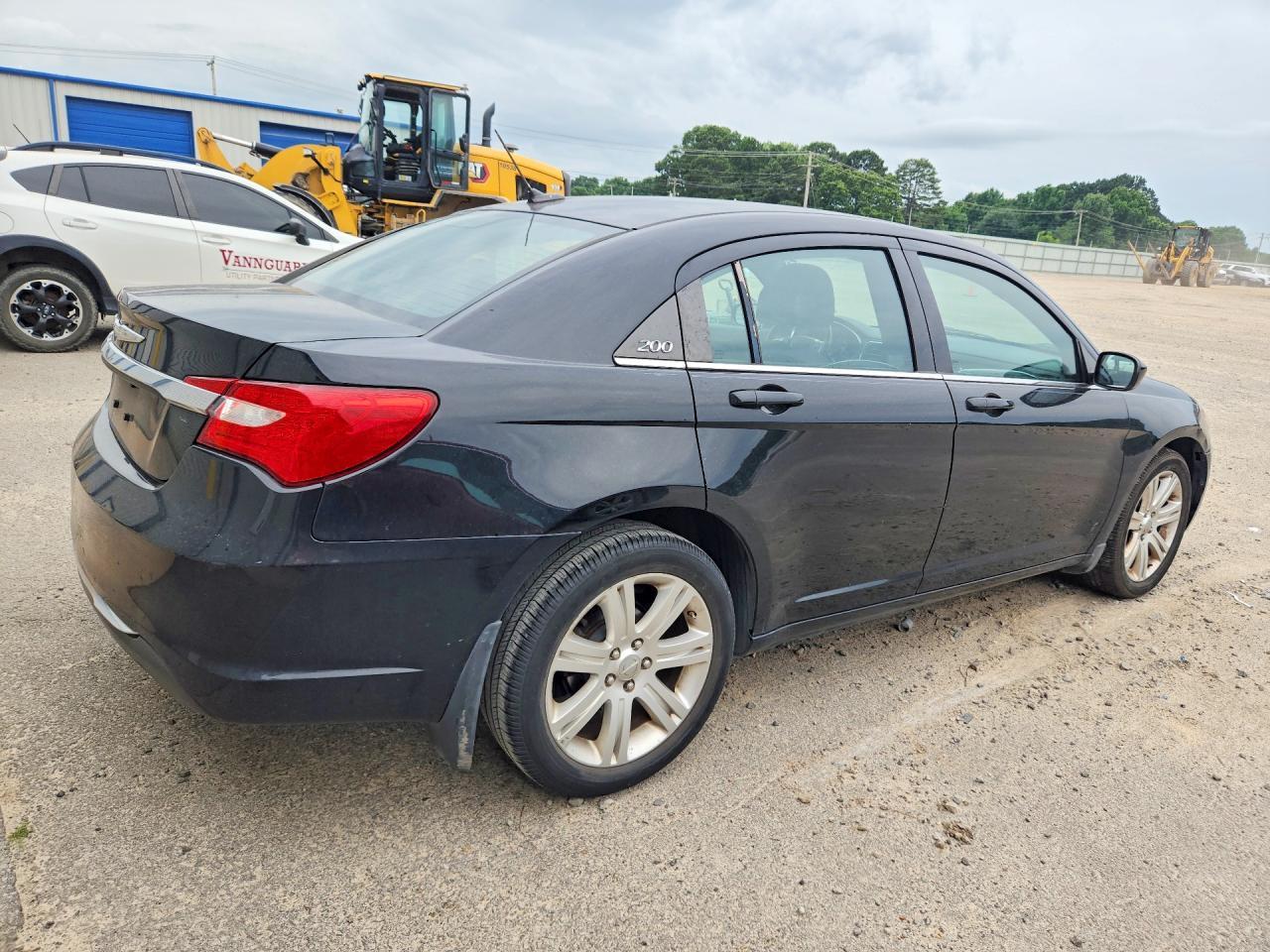 2013 Chrysler 200 Touring - Image 3