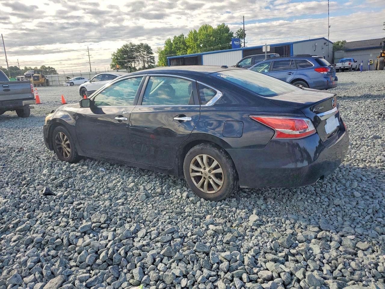 2014 Nissan Altima 2.5 S - Фото 2
