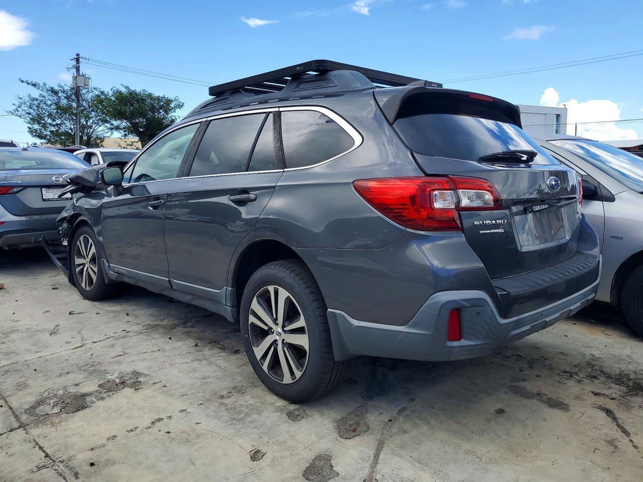 2018 Subaru Outback 3.6R Limited - Image 2