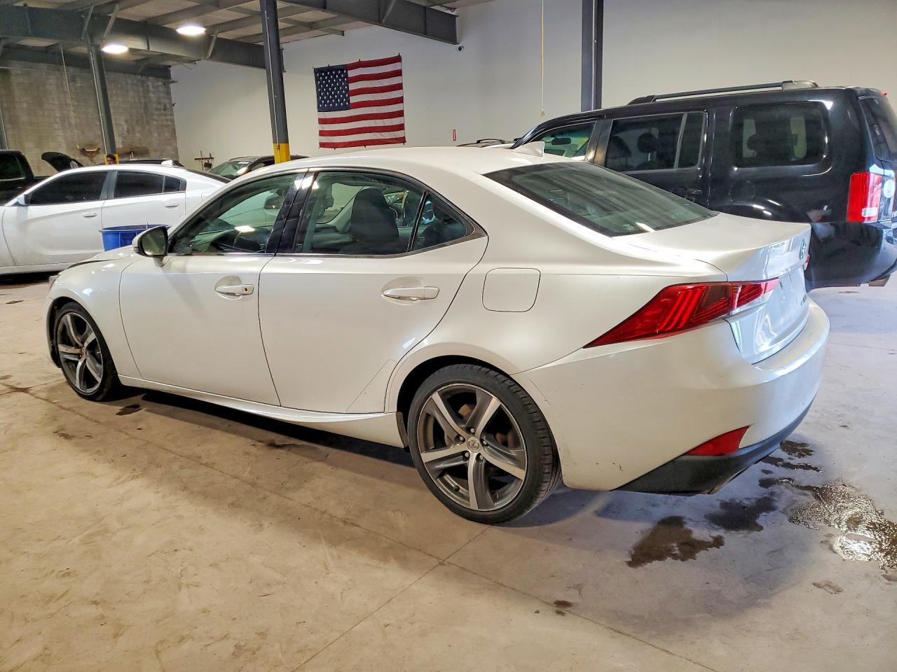 2017 Lexus Is 300 - Фото 2