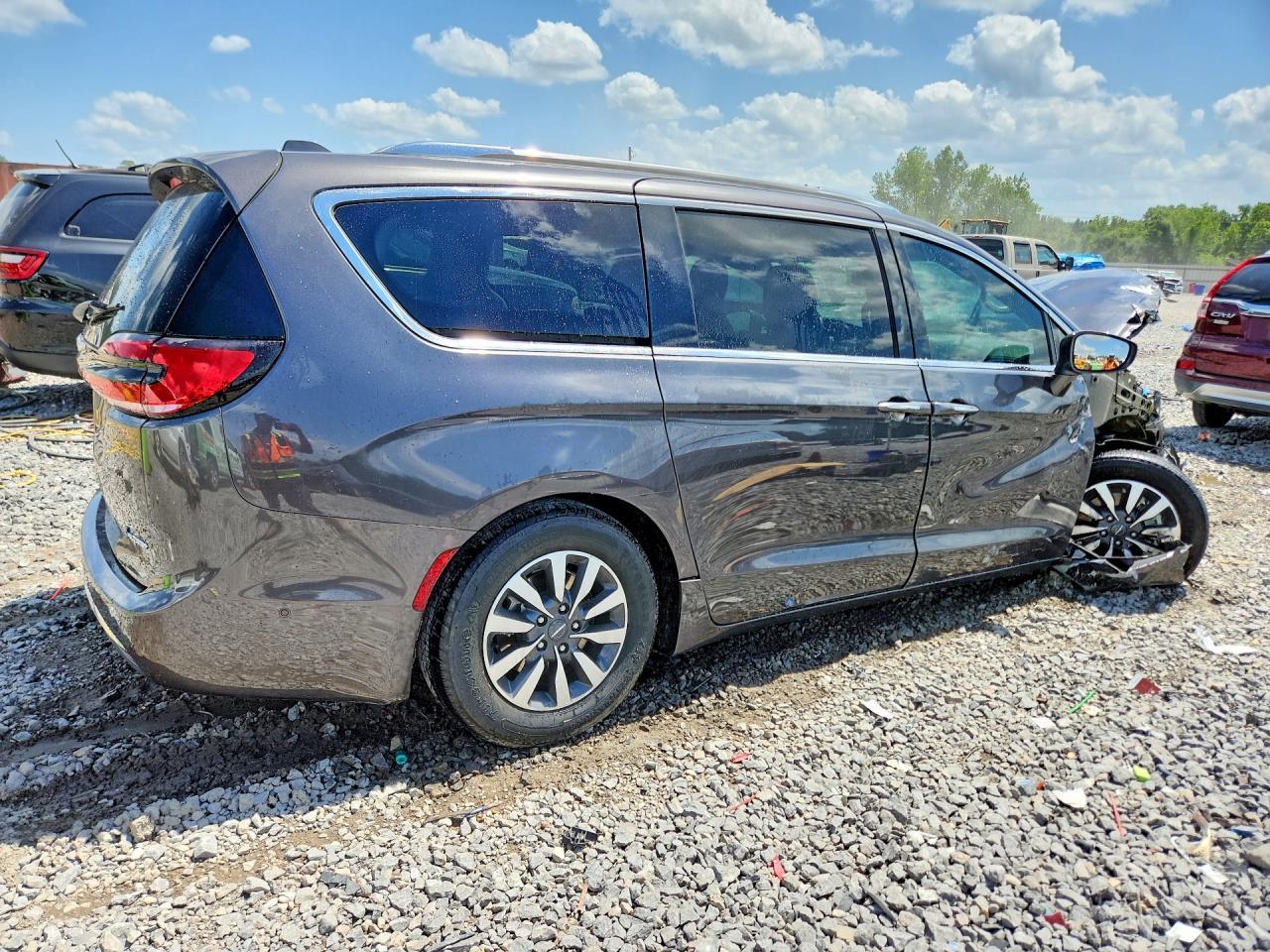 2021 Chrysler Pacifica Hybrid Touring L - Image 3