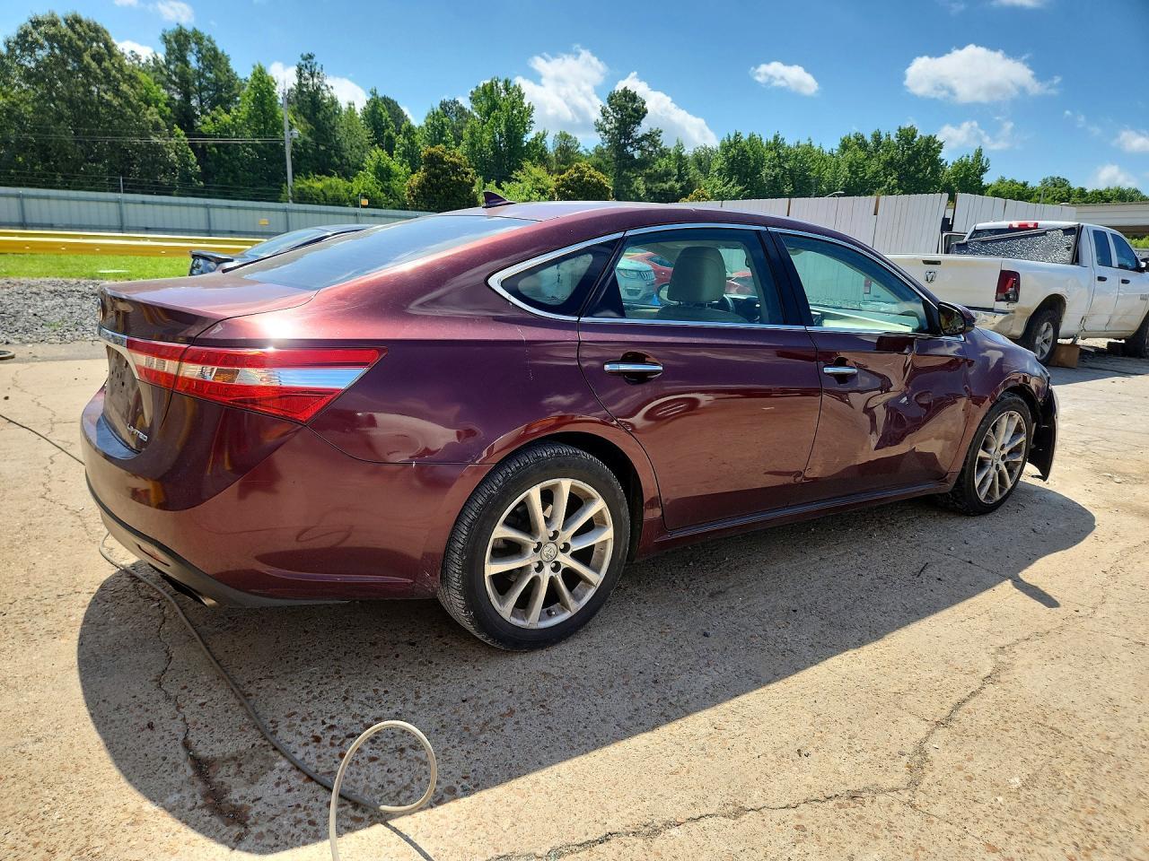 2015 Toyota Avalon Limited - Image 3