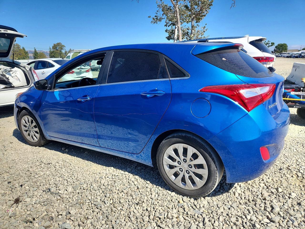 2017 Hyundai Elantra Gt Base - Image 2
