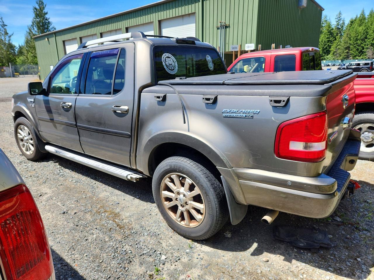 2007 Ford Explorer Sport Trac Limited - Image 2