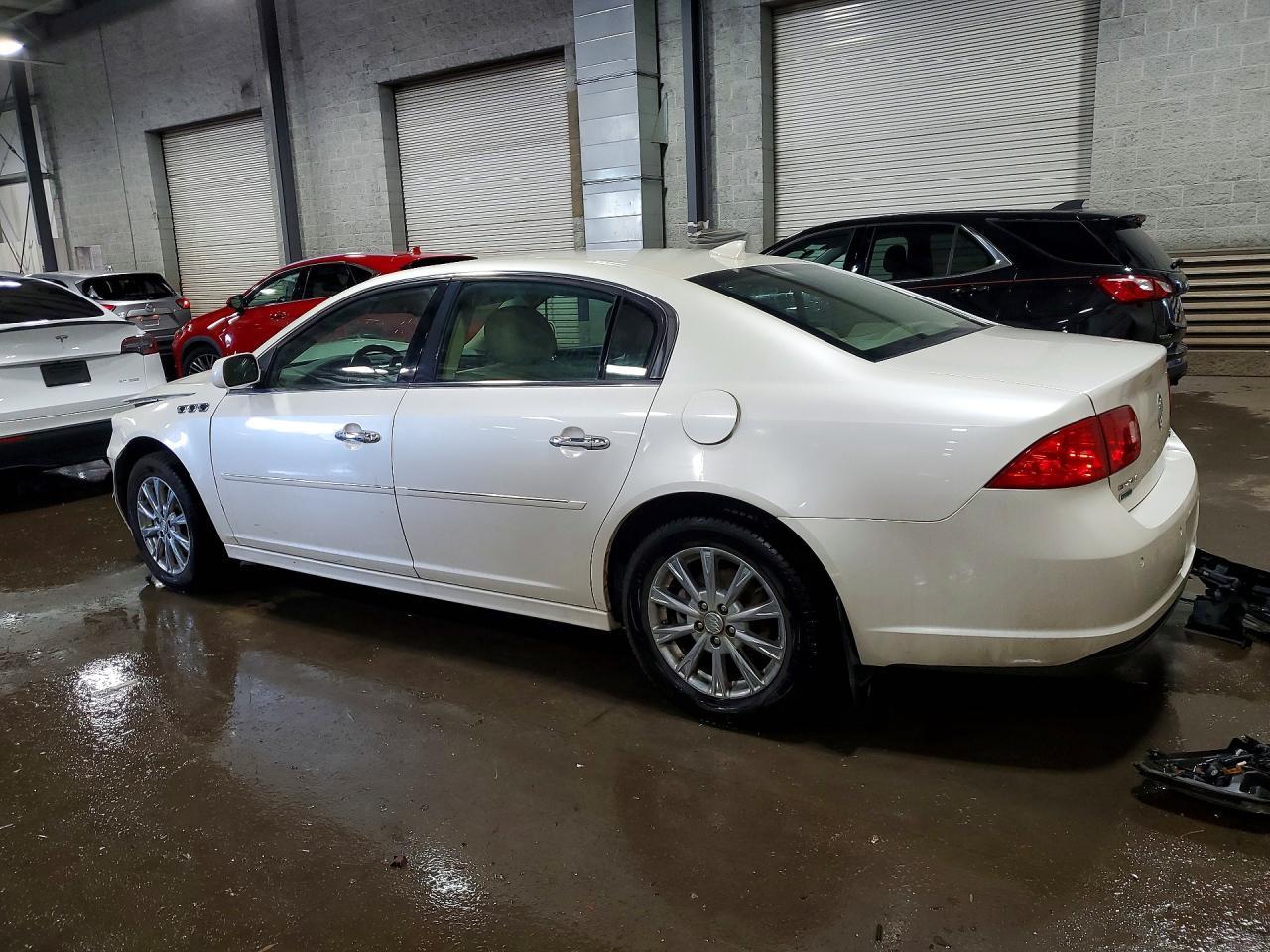 2011 Buick Lucerne Cxl - Image 2