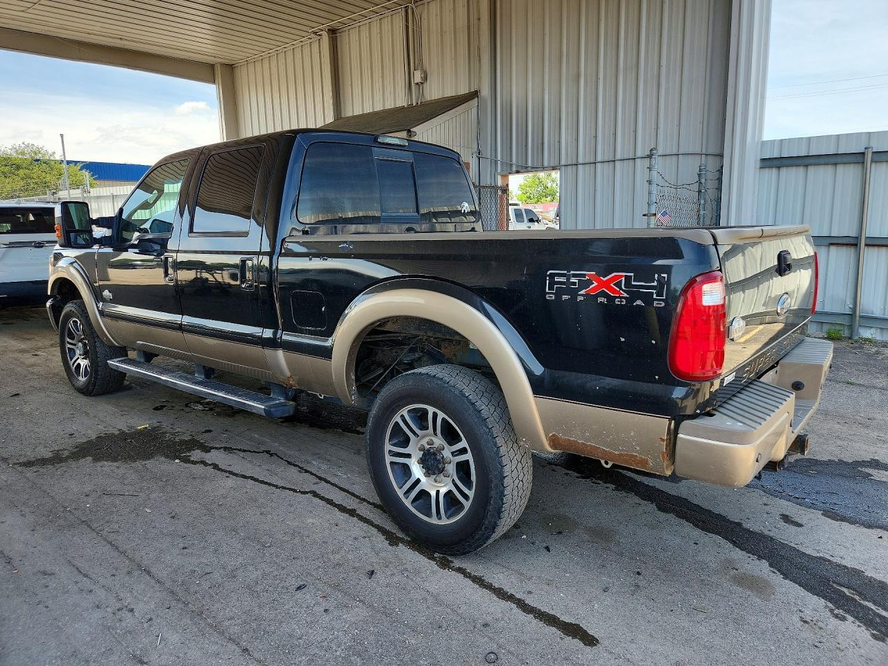 2011 Ford F350 Super Duty - Фото 2