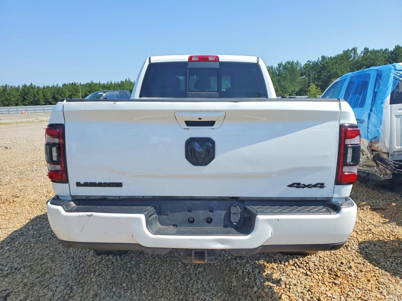 2022 Ram 3500 Laramie - Фото 6