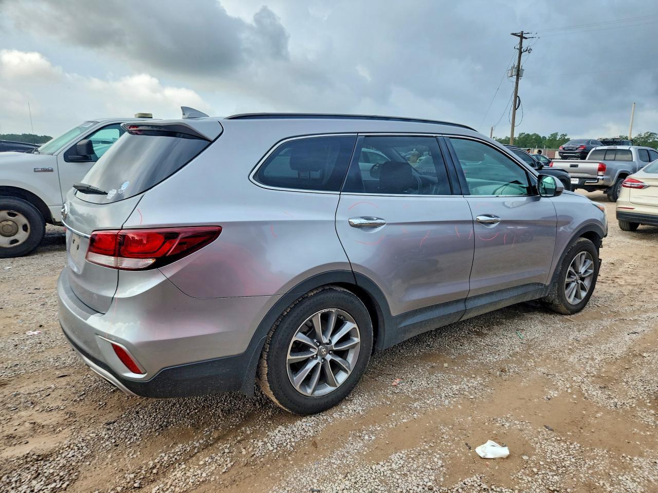 2017 Hyundai Santa Fe Se - Фото 3