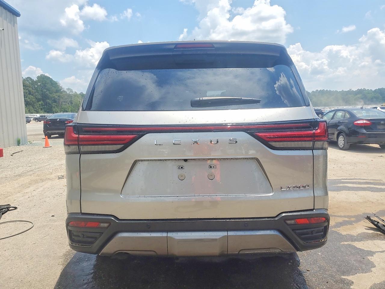 2023 Lexus Lx 600 Luxury - Image 6