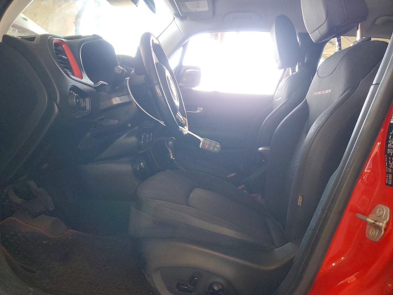 2015 Jeep Renegade Trailhawk - Image 7